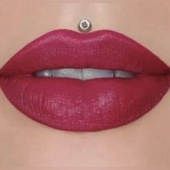 New VELVET TRAP Shade ENTRAPMENT LIPSTICK NIB. Discontinued - Picture 1 of 3